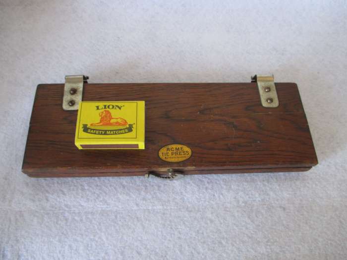 Vintage wooden Acme Tie Press, press with rachet closure clip. 240x80x25mm