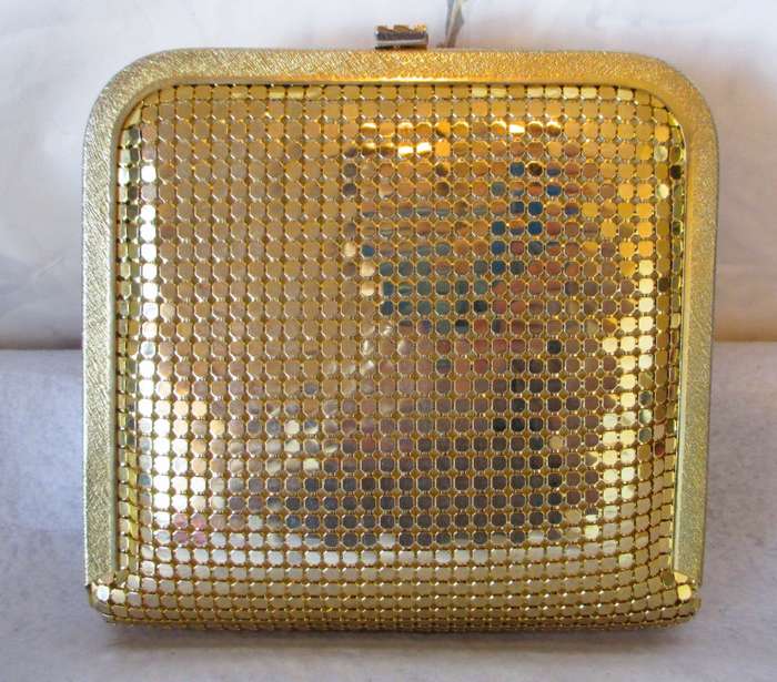 Lovely gold-tone mesh boxed evening bag/purse/clutch. 17x17x5cm. No sling.