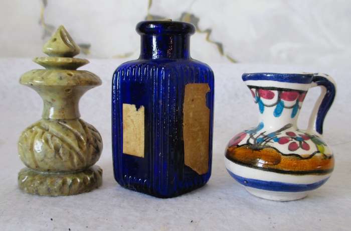 SALE R25 -Lot of three pinters tray items.
