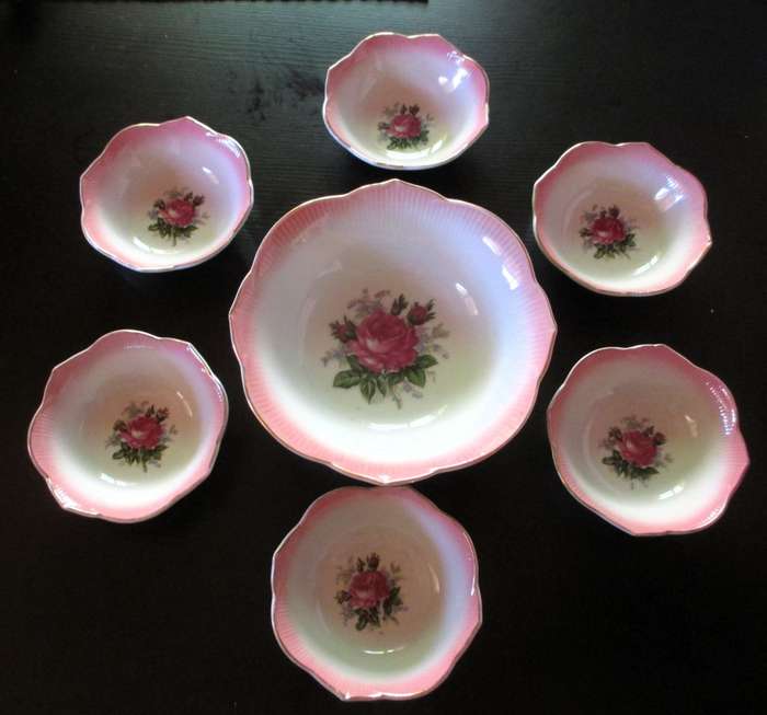 Vintge set of 7, PINK garden roses, Shabby Chic serving dishes. Spotless.