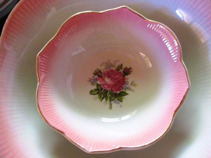 Vintge set of 7, PINK garden roses, Shabby Chic serving dishes. Spotless.