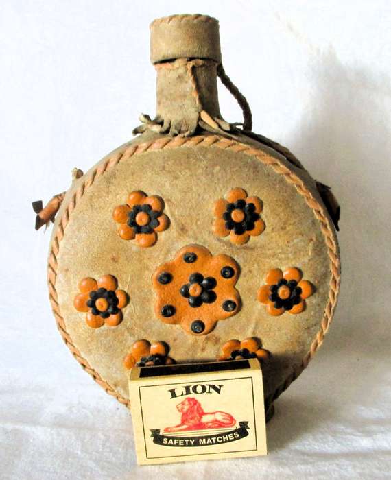 Vintage leather covered bockbeutel glass wine of whiskey bottle. 180 x 130 mm Lovely item.