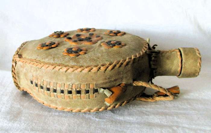 Vintage leather covered bockbeutel glass wine of whiskey bottle. 180 x 130 mm Lovely item.