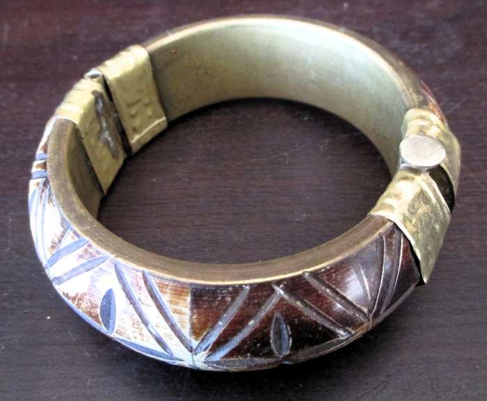 Vintage Crved Bone and Brass Hinged Bangle,