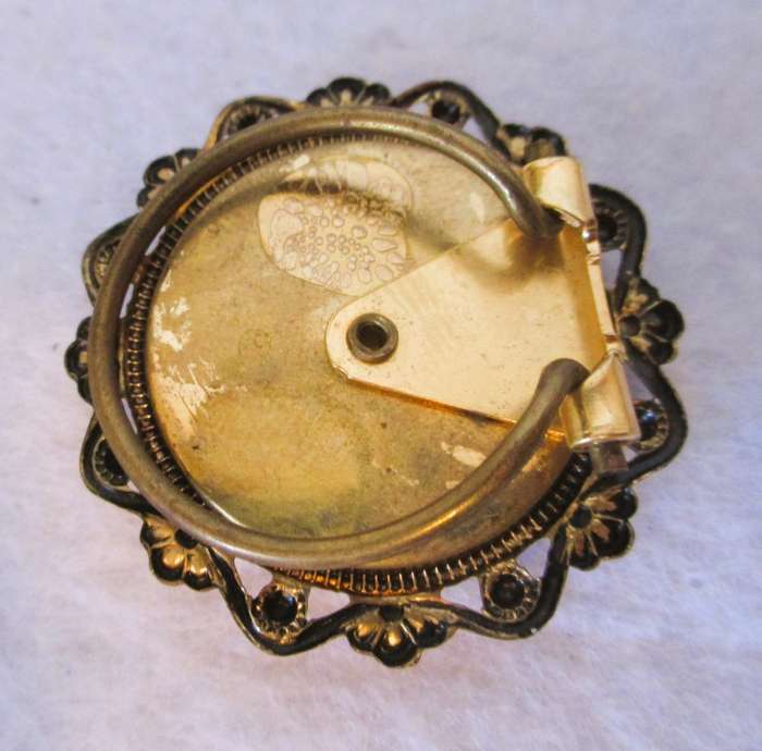 Beautiful Vintage Victorian Lady transfer round Shaped scarf clip, framed. 35mm diameter