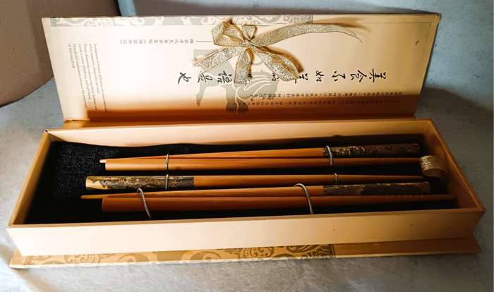 Lot of 5 Maxwell Williams designer chopsticks, in box.