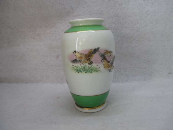 Unmarked Vintage Porcelain Game Bird Vase with green and gold rims. 125mm high