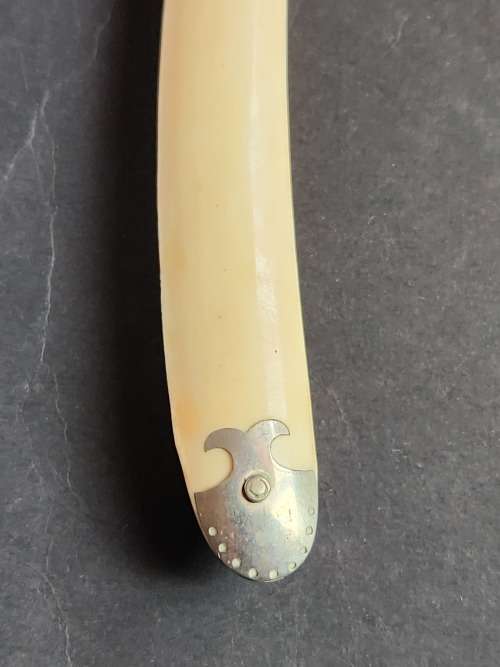 Bismarck Solingen made in Germany Cut Troat Razor - in original plastic container (very nice conditi