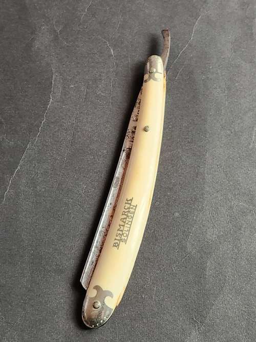 Bismarck Solingen made in Germany Cut Troat Razor - in original plastic container (very nice conditi