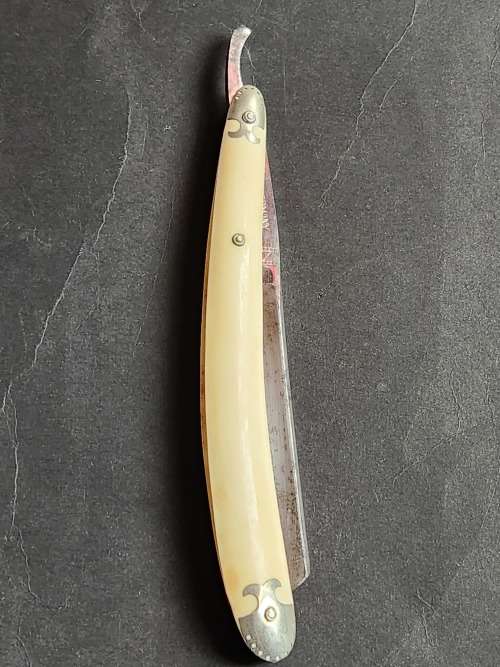 Bismarck Solingen made in Germany Cut Troat Razor - in original plastic container (very nice conditi