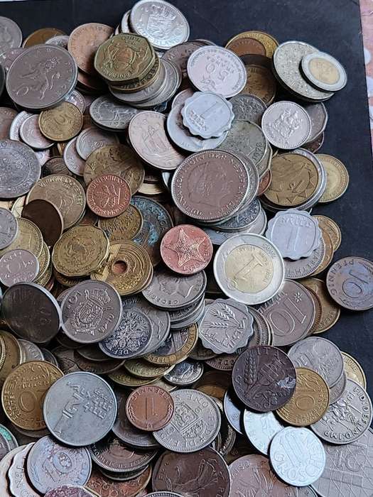 Mixed lot of World Coins 2 kg - as per photograph