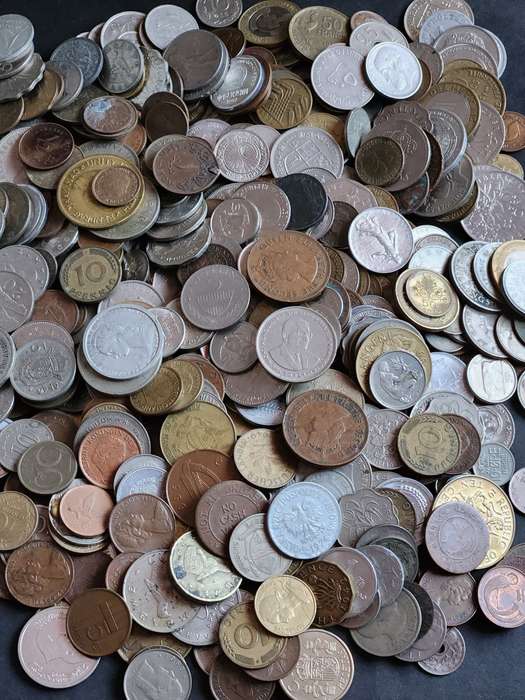 Mixed lot of World Coins 2 kg - as per photograph