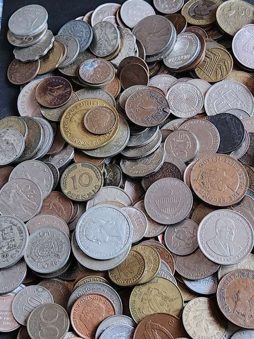 Mixed lot of World Coins 2 kg - as per photograph