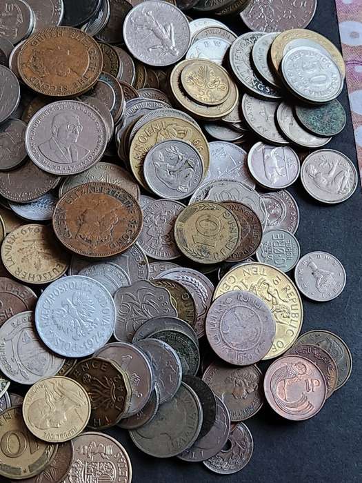 Mixed lot of World Coins 2 kg - as per photograph