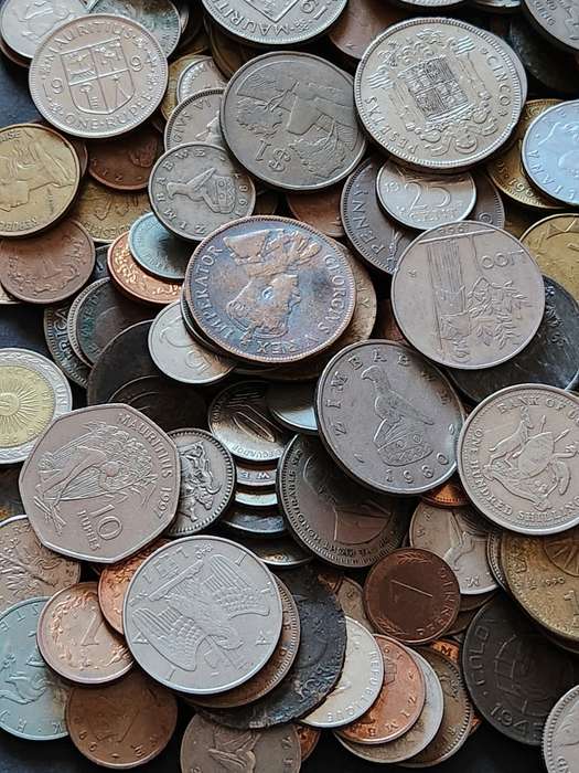 Mixed lot of World Coins 2 kg - as per photograph