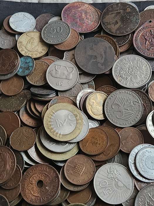 Mixed Lot of World Coins 2 kg - as per photograph