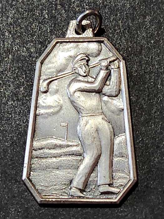 Hallmark Silver Golf Pendant 7.9g (excellent condition) - as per photograph