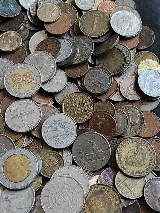 Mixed Lot of World Coins 2 kg - as per photograph