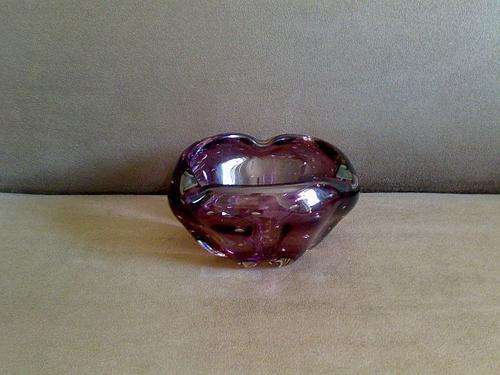 LOVELY PURPLE COLOURED HEAVY MURANO ASHTRAY