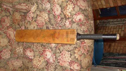 VINTAGE COUNTY CRICKET BAT
