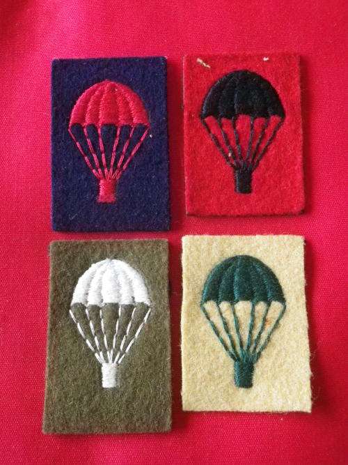 GREAT BRITAIN ? 4  X ARMY PARACHUTE QUALIFICATION BADGES - UNABLE TO IDENTIFY OR AUTHENTICATE