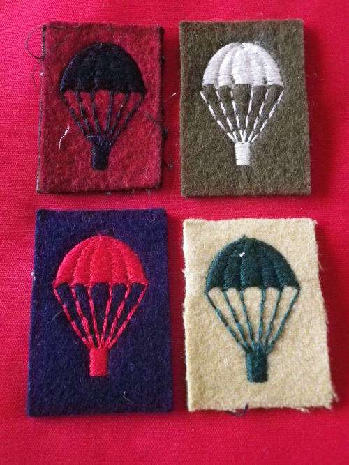 GREAT BRITAIN ? 4  X ARMY PARACHUTE QUALIFICATION BADGES - UNABLE TO IDENTIFY OR AUTHENTICATE