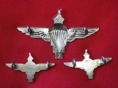 ZIMBABWE ARMY - PARACHUTE REGT. BERET BADGE + FACING PAIR COLLAR BADGES - UNCOMMON    (6028)