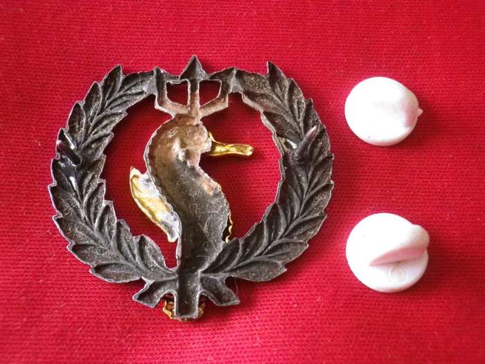 SA NAVY - INDEPENDENT SHIPS + AIR/SEA RESCUE BI METAL BREAST BADGE - OXIDISED SILVER WREATH  (8665)