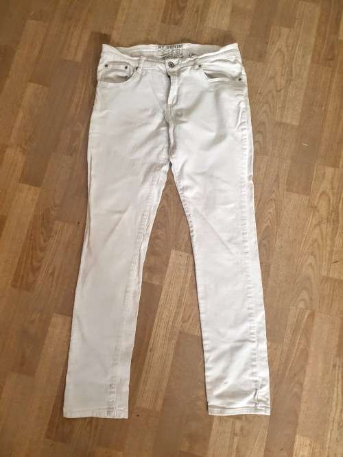 Ladies White Skinny Jeans by RT Jeans Size: 34