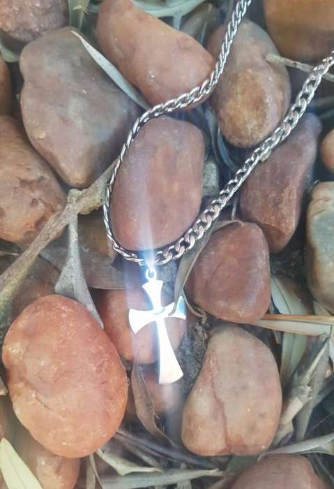 Solid stainless steel chain necklace and cross pendant Condition: new