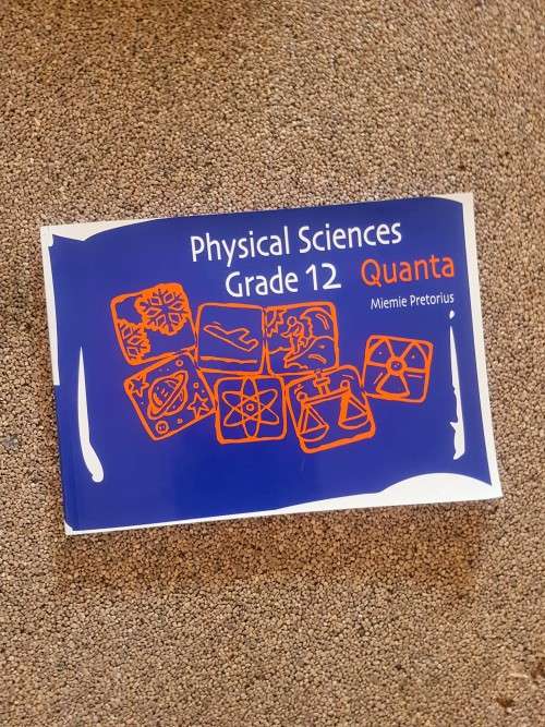 Physical sciences grade 12 quanta text book Like new With 2 discs