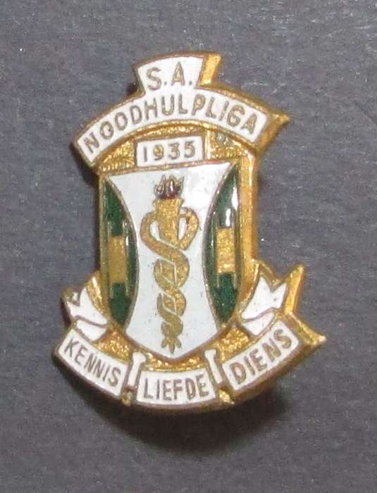 1935 Noodhulpliga Badge