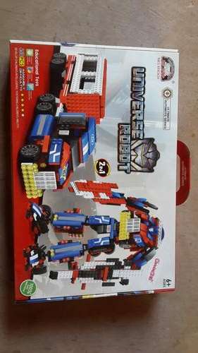Universe Robot - 2 in 1 Transformer Robot - 650 pieces LAST ONE LEFT