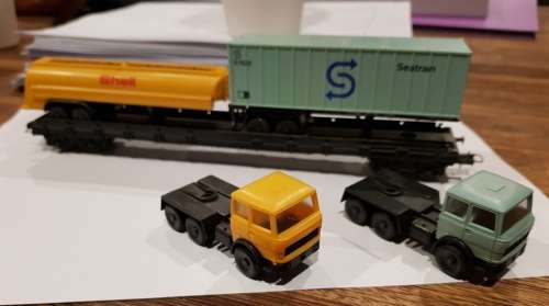 Lima flat bed with trucks