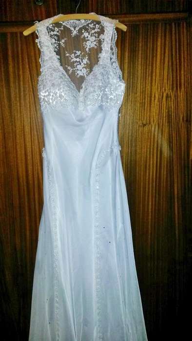 **JANUARY CLEARANCE SALE**  Lovely lace back wedding dress