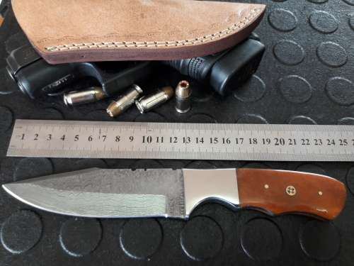 Handmade DAMASCUS Steel Knife, Camel Bone handle. Crazy R1 start, No reserve.