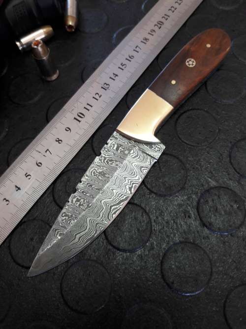 Handmade DAMASCUS Steel Knife, WOODEN handle scales. Crazy R1 start, No reserve.