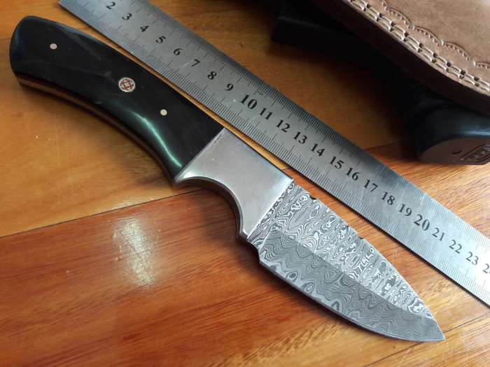 Handmade DAMASCUS Steel Knife with Bull horn handle scales. Crazy R1 start, No reserve.