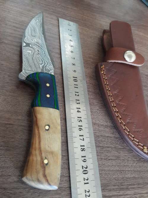 Handmade DAMASCUS Steel Hunting Knife with Wooden handle scales.FULL TANG !!!!!!