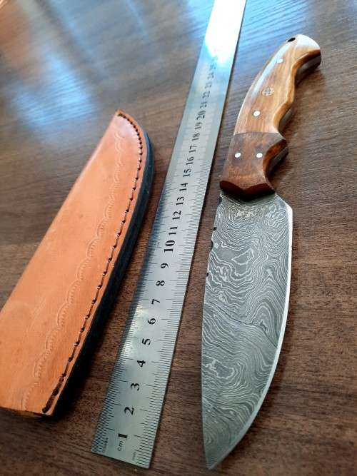 Handmade Damascus steel HUNTING  knife with WOODEN handle scales.  NEW STOCK !!