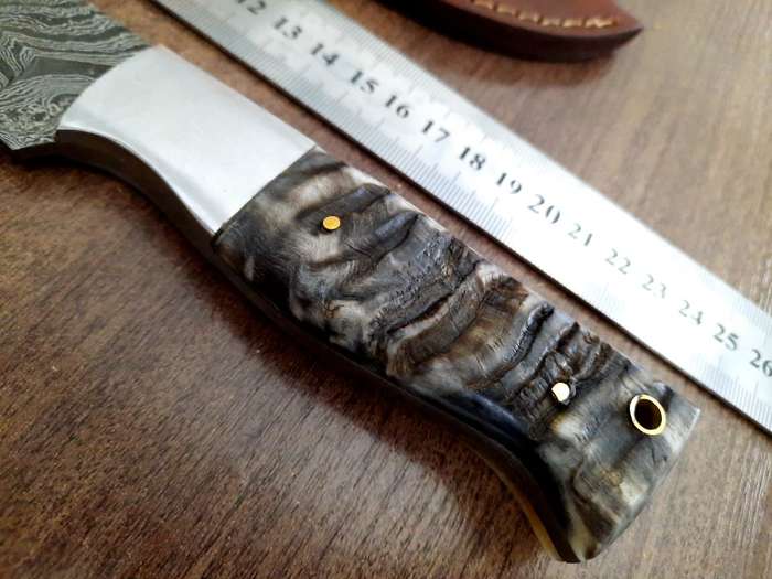 Handmade Damascus steel HUNTING  knife with RAM HORN handle scales. Perfect X-mas Gift !!