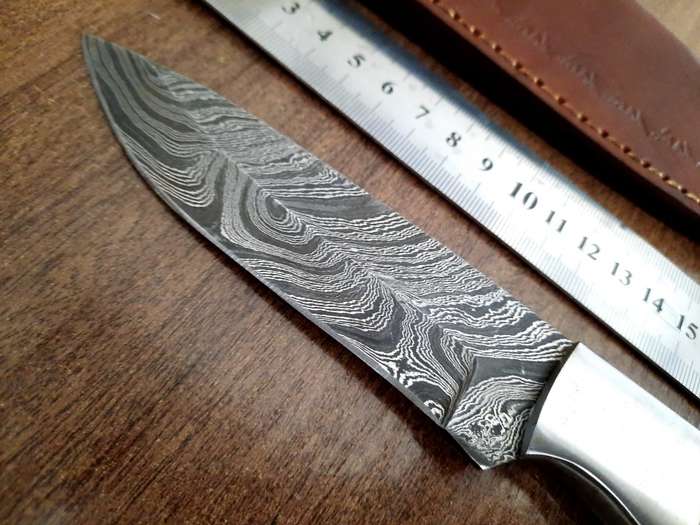 Handmade Damascus steel HUNTING  knife with RAM HORN handle scales. Perfect X-mas Gift !!