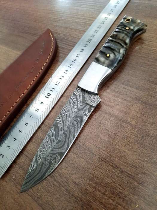 Handmade Damascus steel HUNTING  knife with RAM HORN handle scales. Perfect X-mas Gift !!