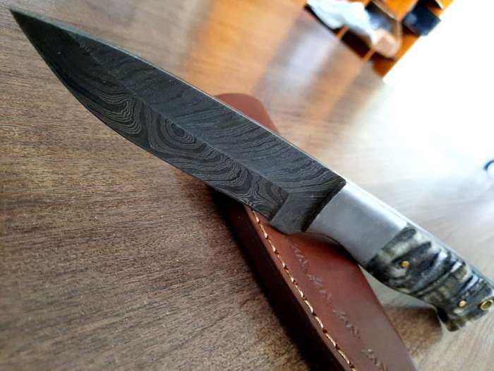 Handmade Damascus steel HUNTING  knife with RAM HORN handle scales. Perfect X-mas Gift !!