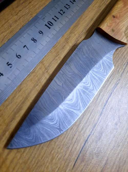 Handmade Damascus steel HUNTING Knife with Wooden handle scales. The exact knife you will receive.