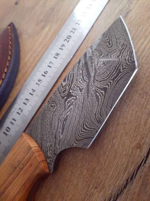 Handmade Damascus steel HUNTING  knife with Wooden handle scales.