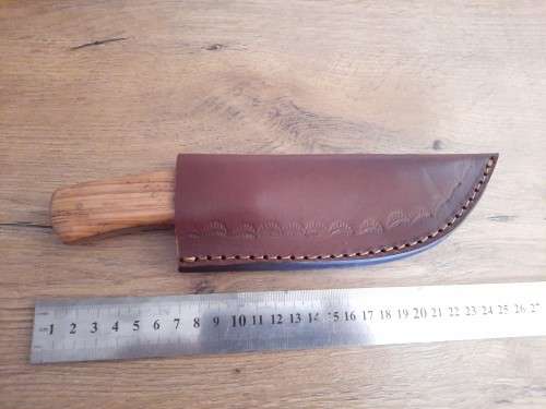 Handmade Damascus steel HUNTING  knife with Wooden handle scales.