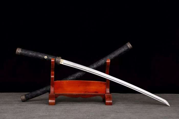 Handmade Damascus Folded Steel Clay Tempered, Japanese Samurai Katana. 3-4 Weeks after order.