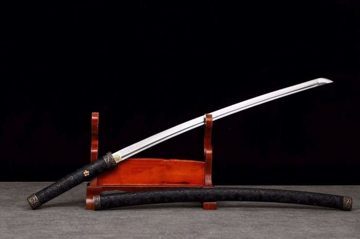 Handmade Damascus Folded Steel Clay Tempered, Japanese Samurai Katana. 3-4 Weeks after order.