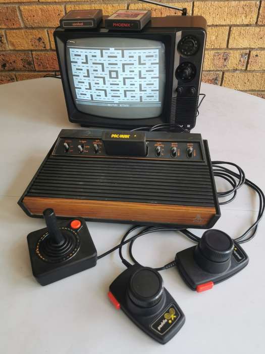 Atari 2600 with TV (ready to play)